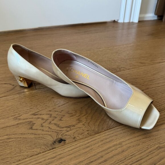 Chanel Vintage Gold CC Logo Peep Toe Block Heels - Size 40.5 - Picture 1 of 13